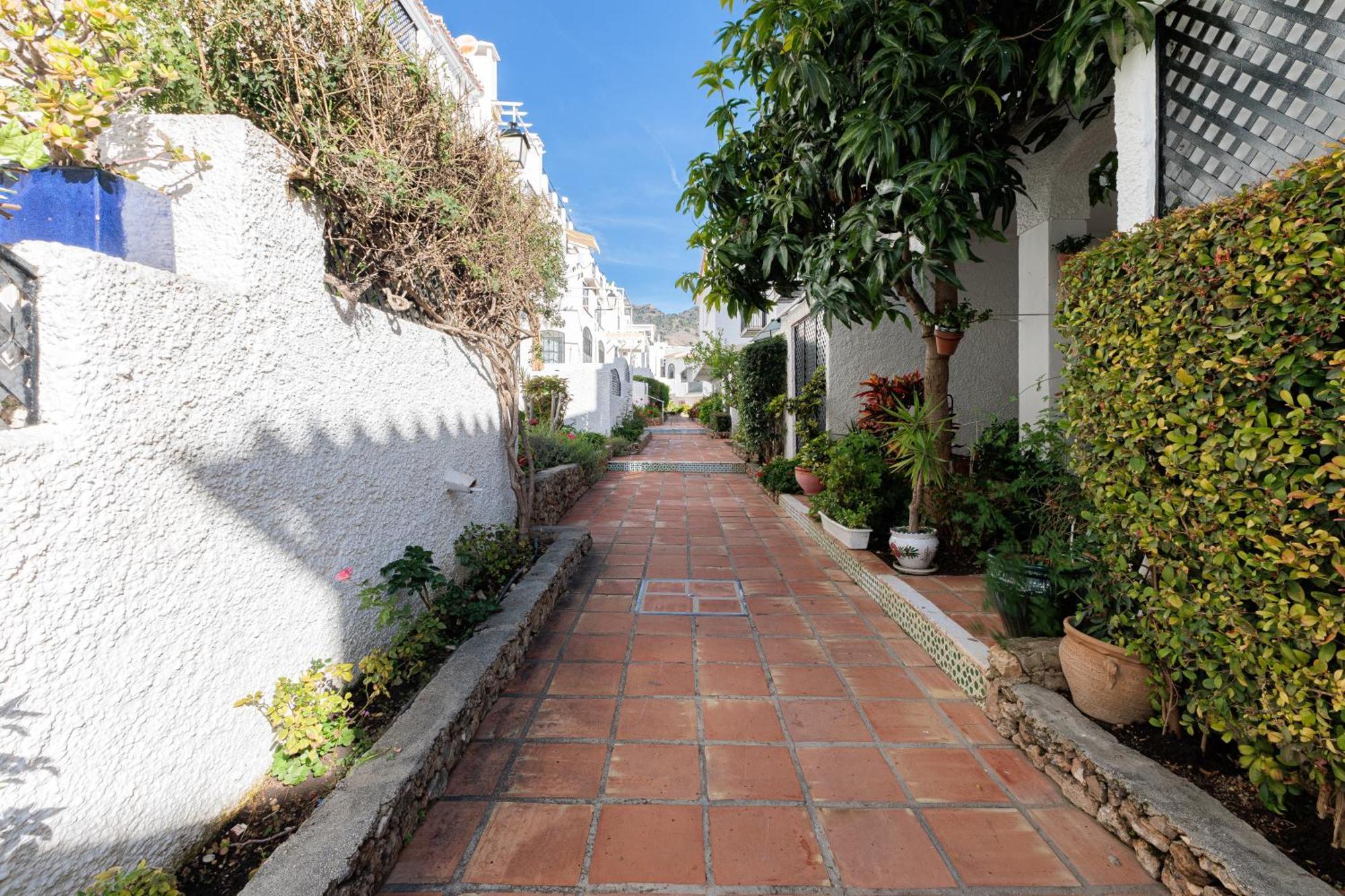 1 Bedroom In Verano Azul, Free Wi-Fi Нерха Экстерьер фото